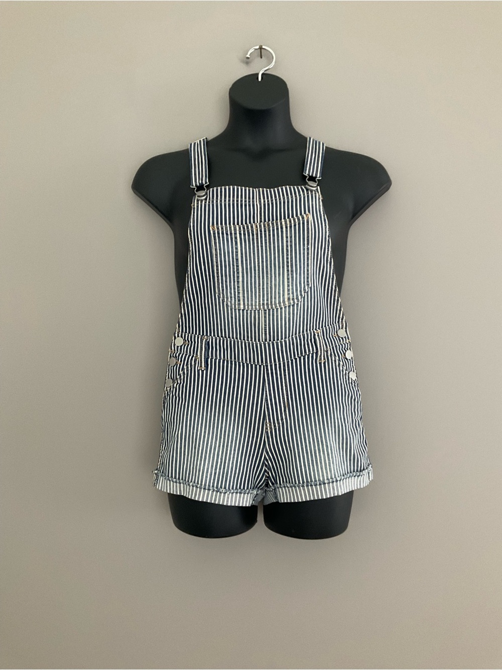 Blue & White, Striped, Overalls
*No Tags Available. Sorry!🙃*